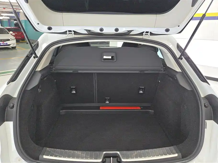 Lynk & Co 02 2018 1.5T DCT 2WD Power Edition China V фото 4