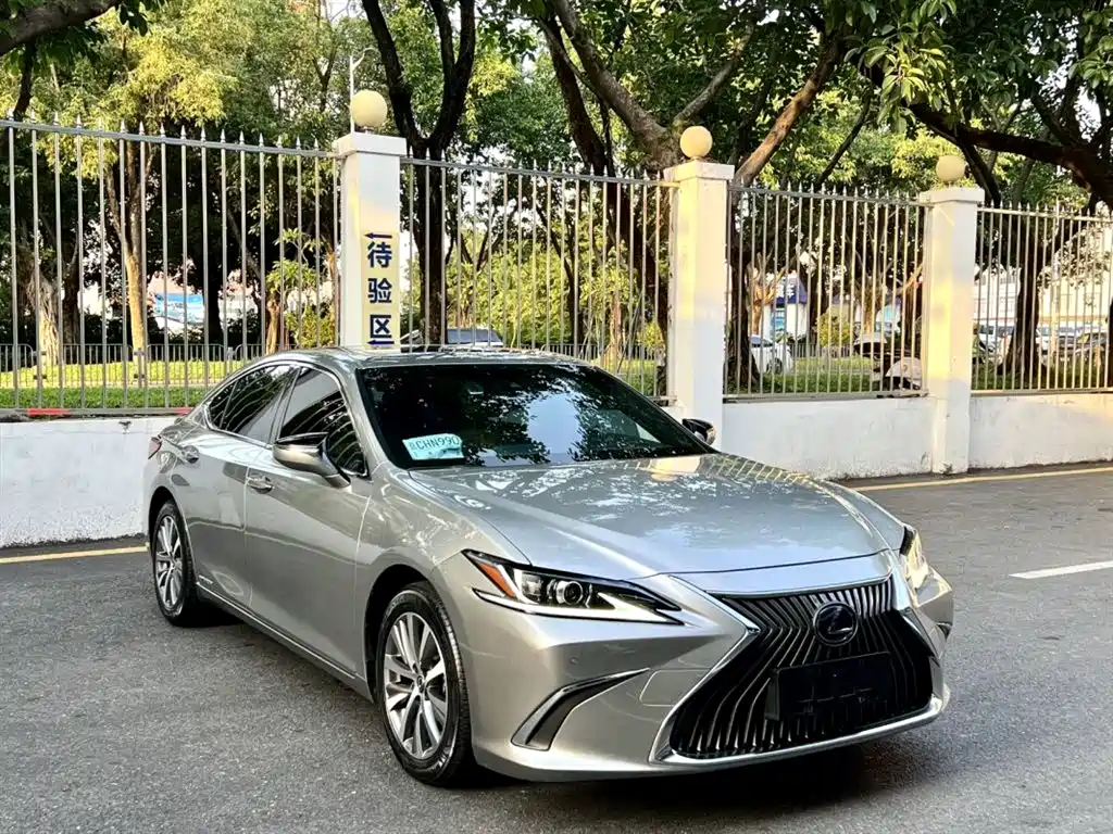 Lexus ES 2018 300h Excellence Edition China V фото 3
