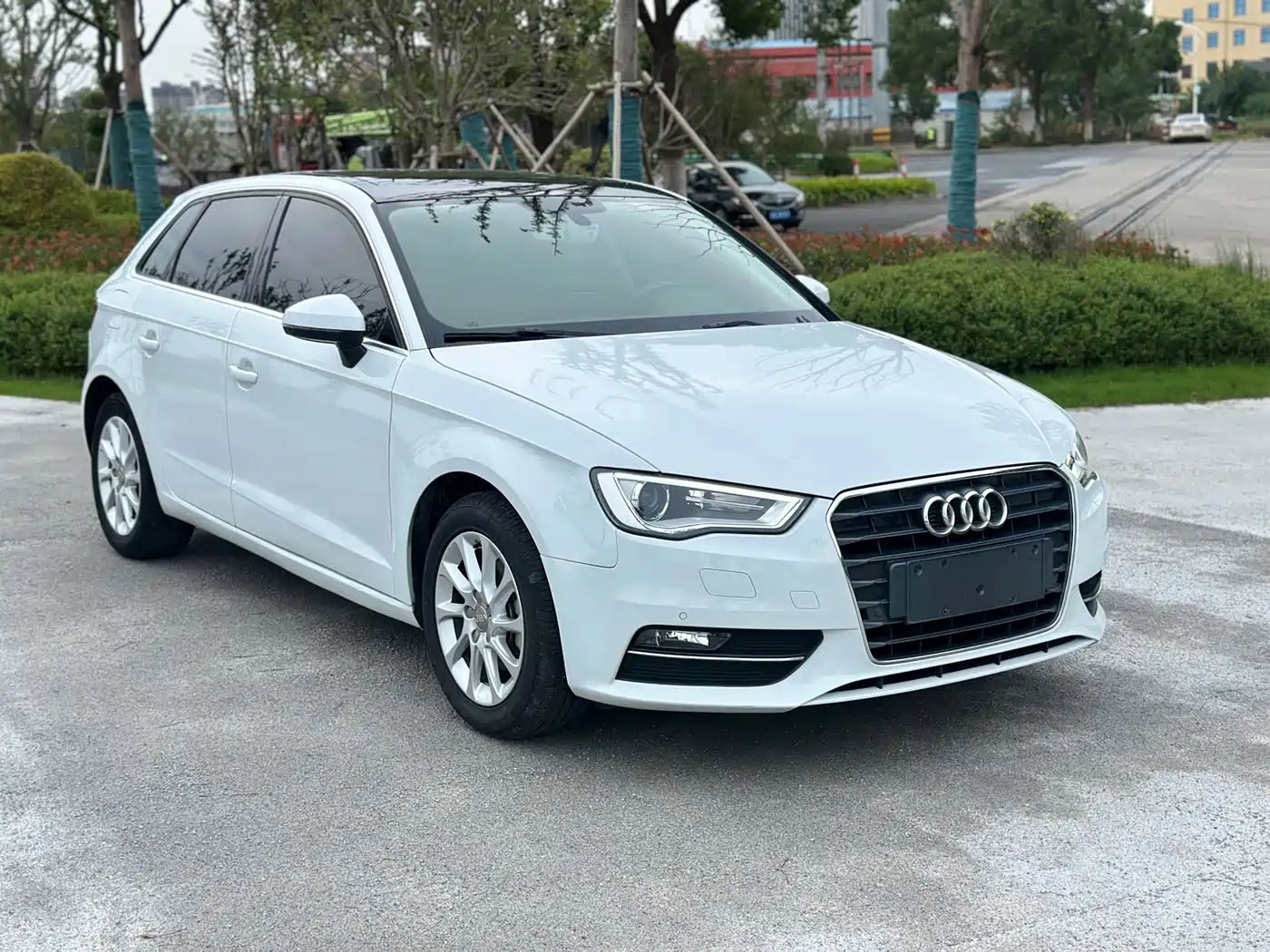Audi A3 2016 Sportback 35 TFSI Leadership фото 3