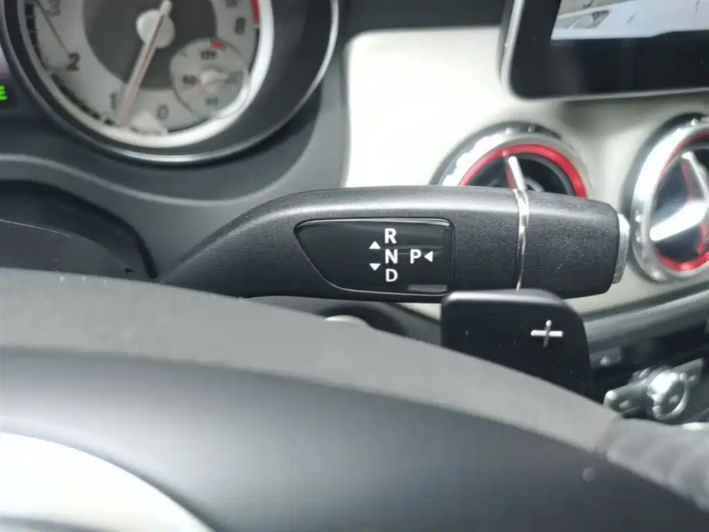 Mercedes-Benz GLA 2016 GLA 220 4MATIC Fashion фото 14