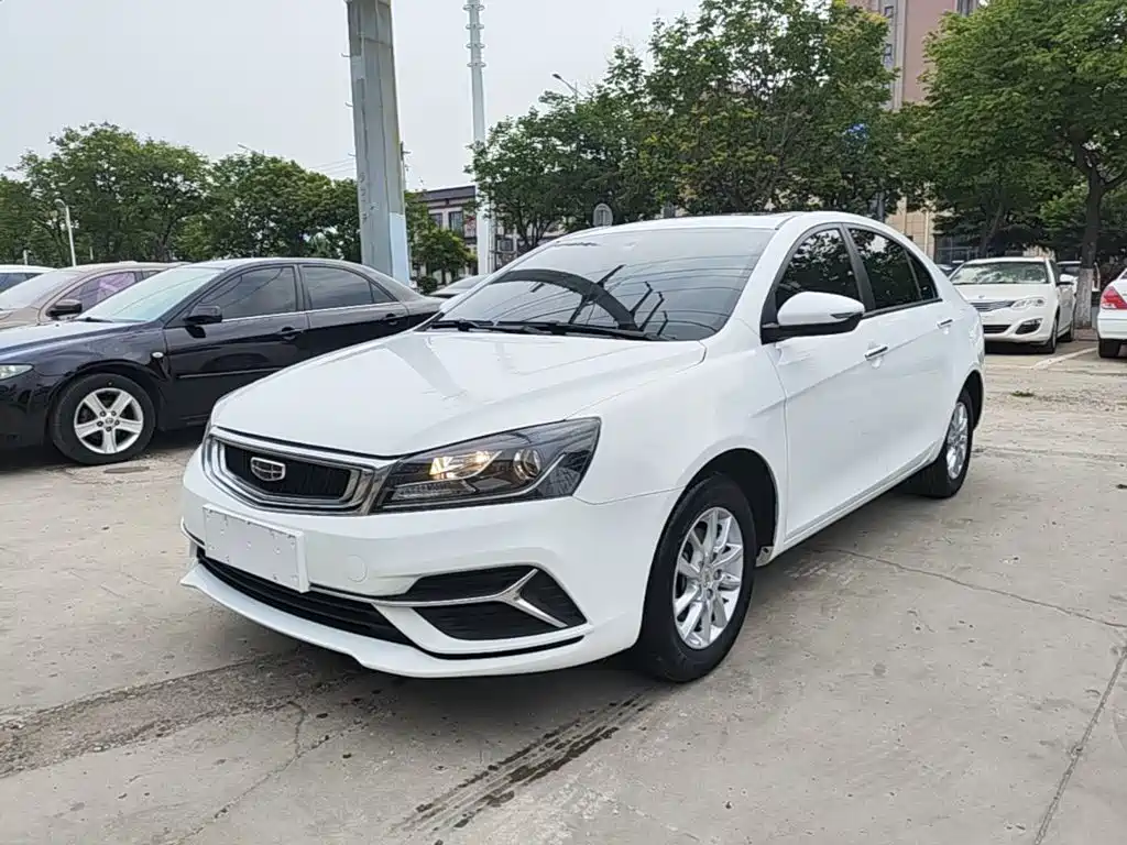 Фото 2 - Geely Emgrand