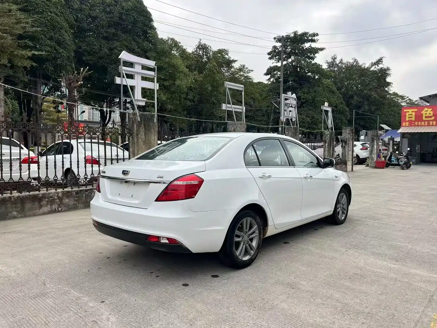Фото 9 - Geely Emgrand