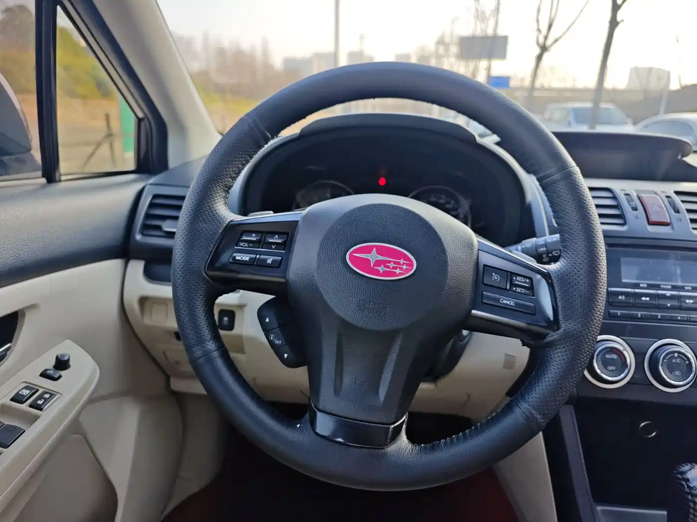 Subaru XV 2012 2.0i Luxury Edition фото 8