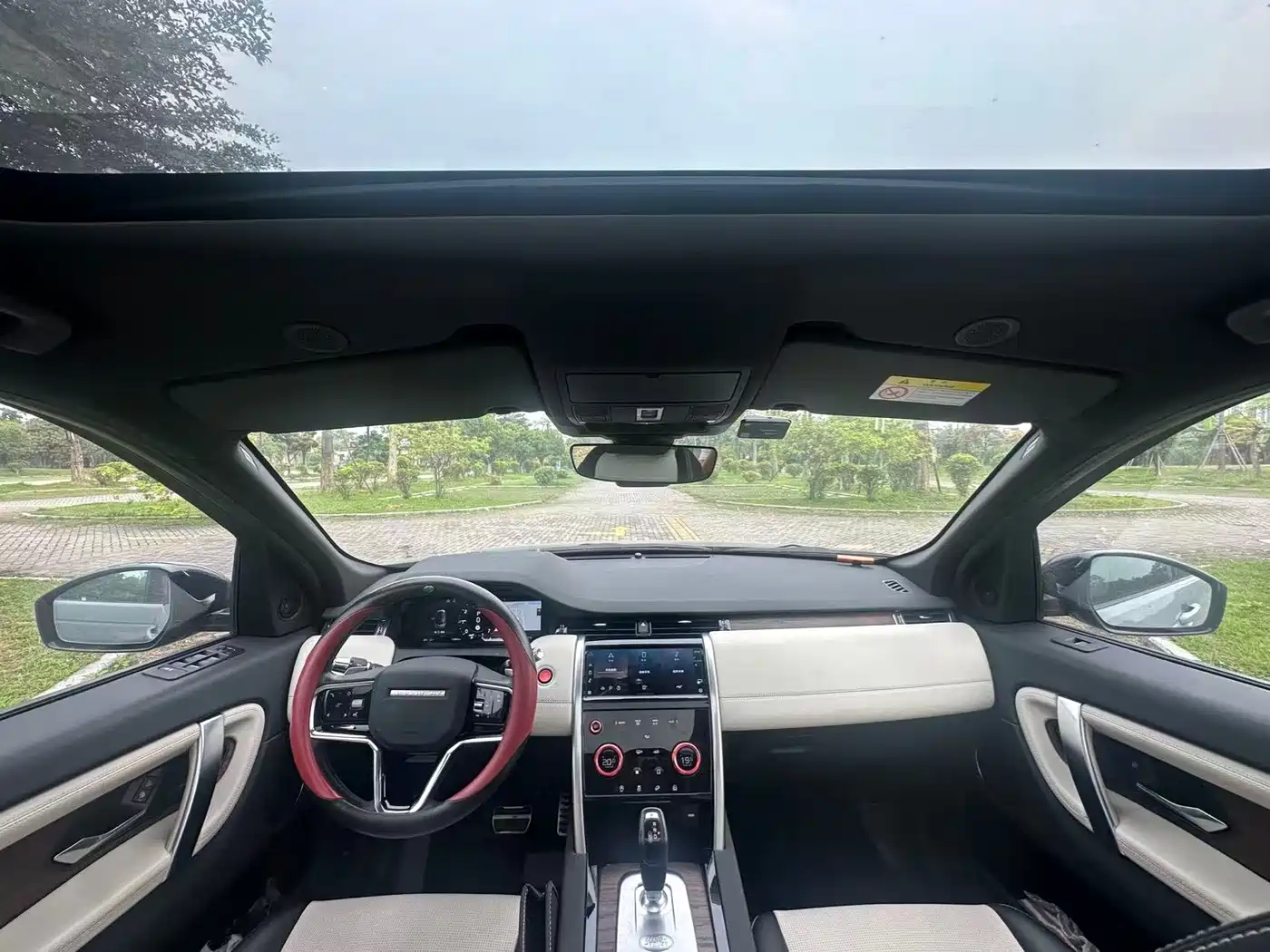 Land Rover Discovery Sport 2022 Model 249PS R-Dynamic S Performance Edition 5-Seater фото 5