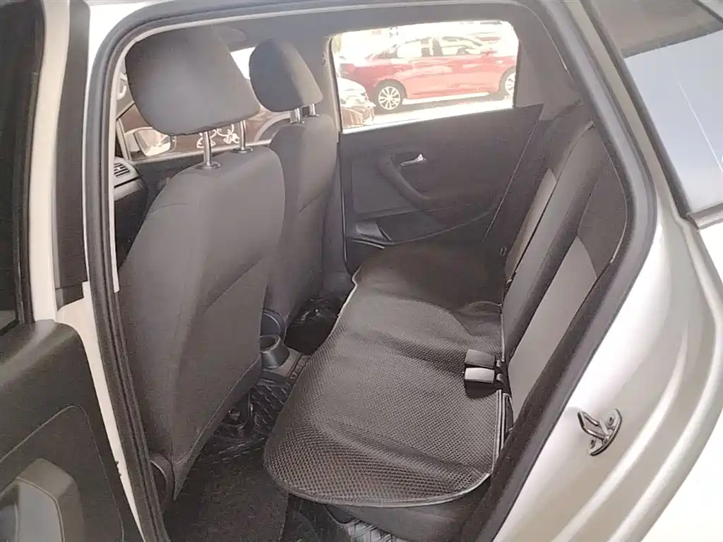 Volkswagen Polo 2016 1.4L Automatic Trend фото 17