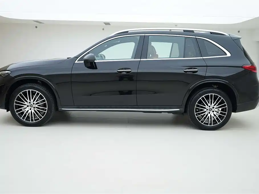 Mercedes-Benz GLC 2023 GLC 300 L 4MATIC Luxury 7-Seater фото 3