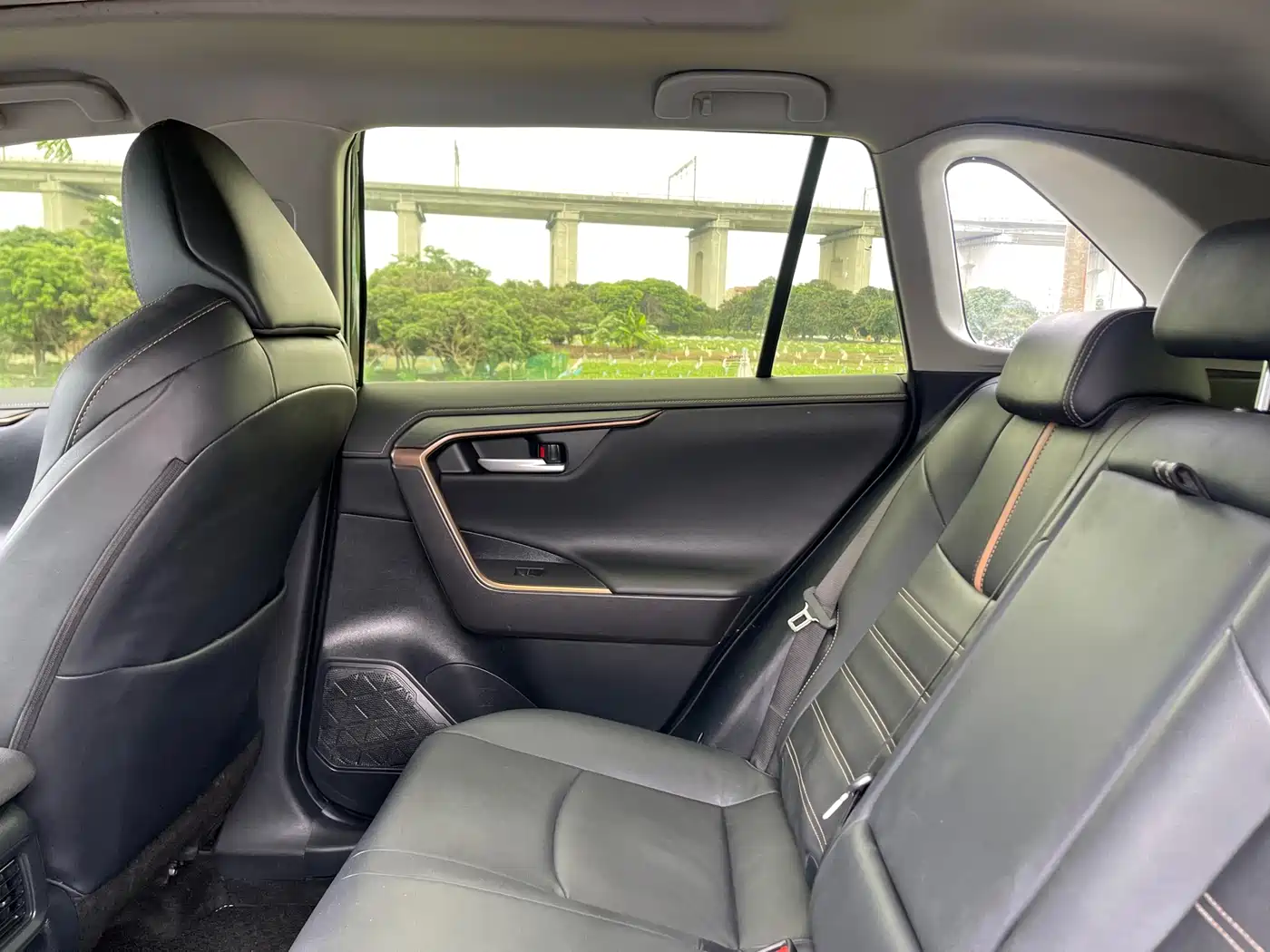 Toyota Wildlander 2024 Hybrid 2.5L E-CVT FWD Luxury PLUS Edition фото 28