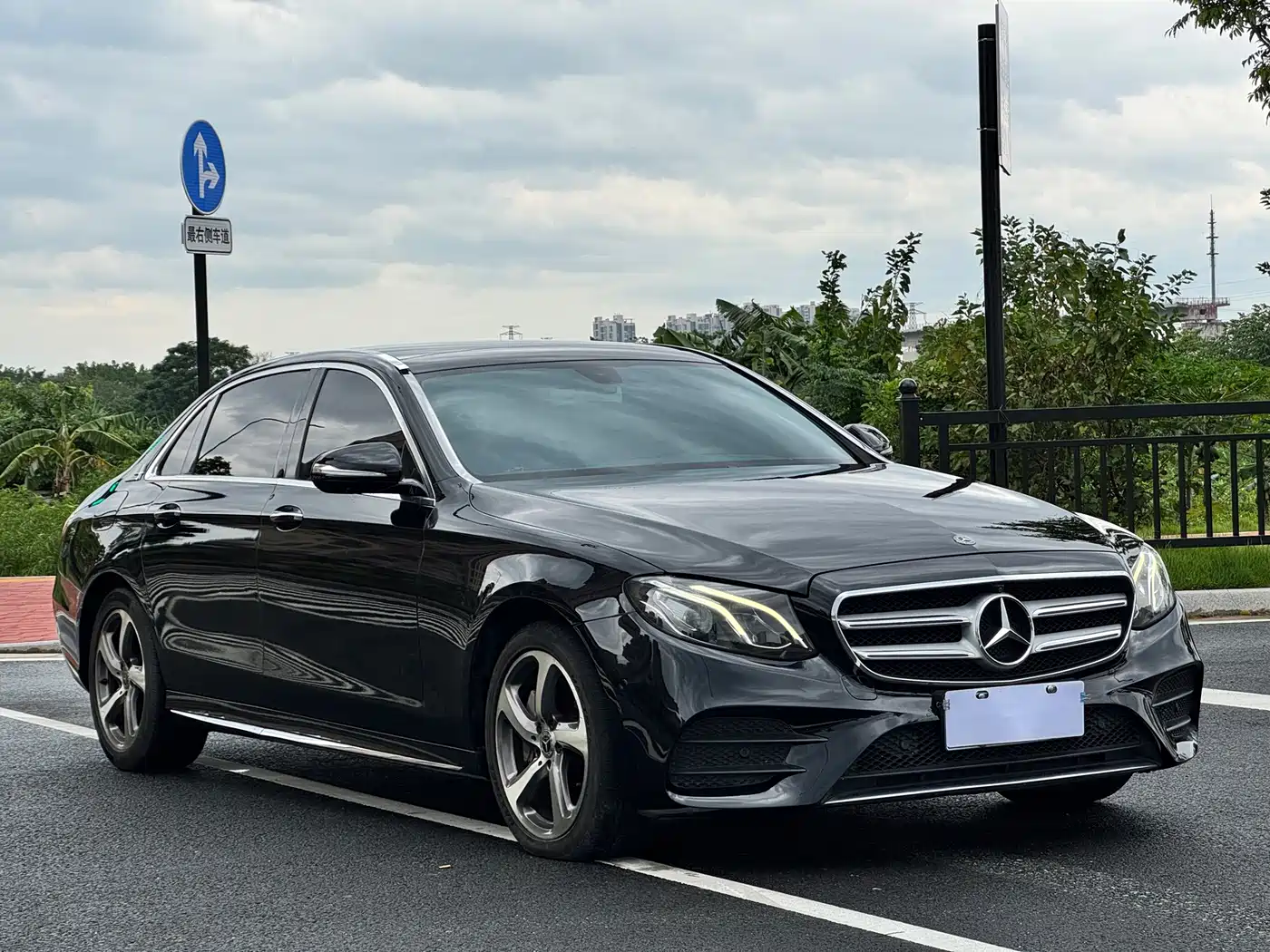 صورة 3 - Mercedes-Benz E-Class