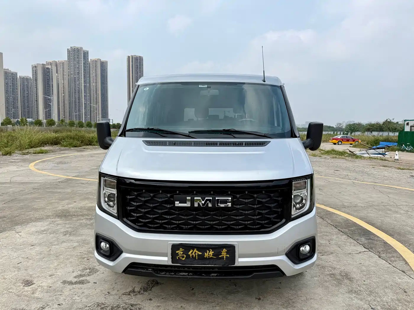Jiangling JMC Fushun 2025 2025 Model 2.0T 6MT Diesel Short Wheelbase Low Roof Commercial MPV 5/6 Seats with Lift-up Tailgate