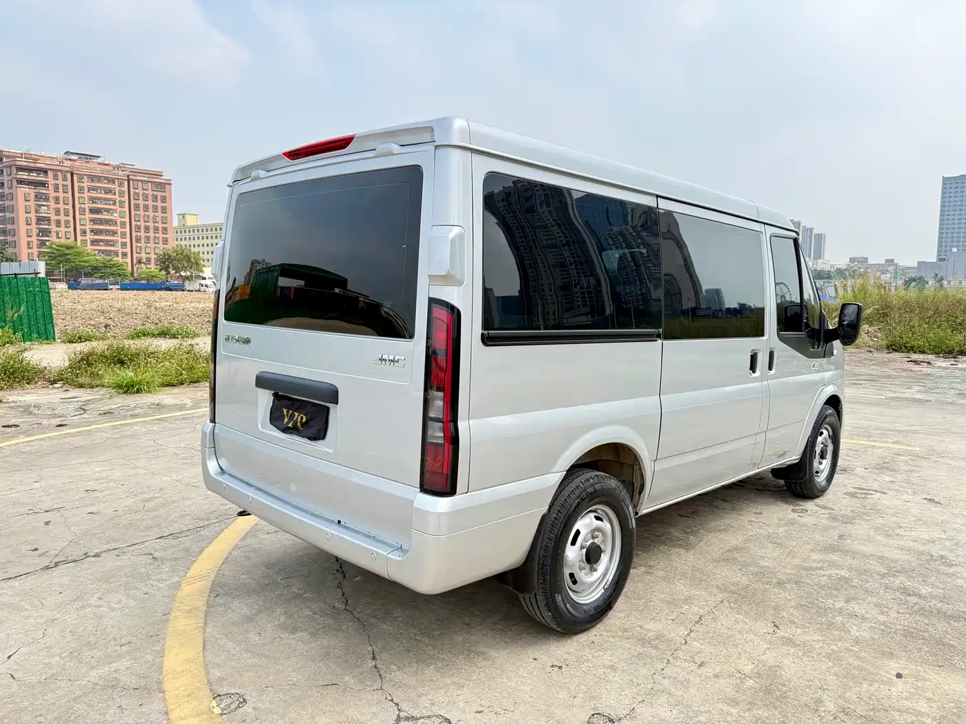 Jiangling JMC Fushun 2025 2025 Model 2.0T 6MT Diesel Short Wheelbase Low Roof Commercial MPV 5/6 Seats with Lift-up Tailgate