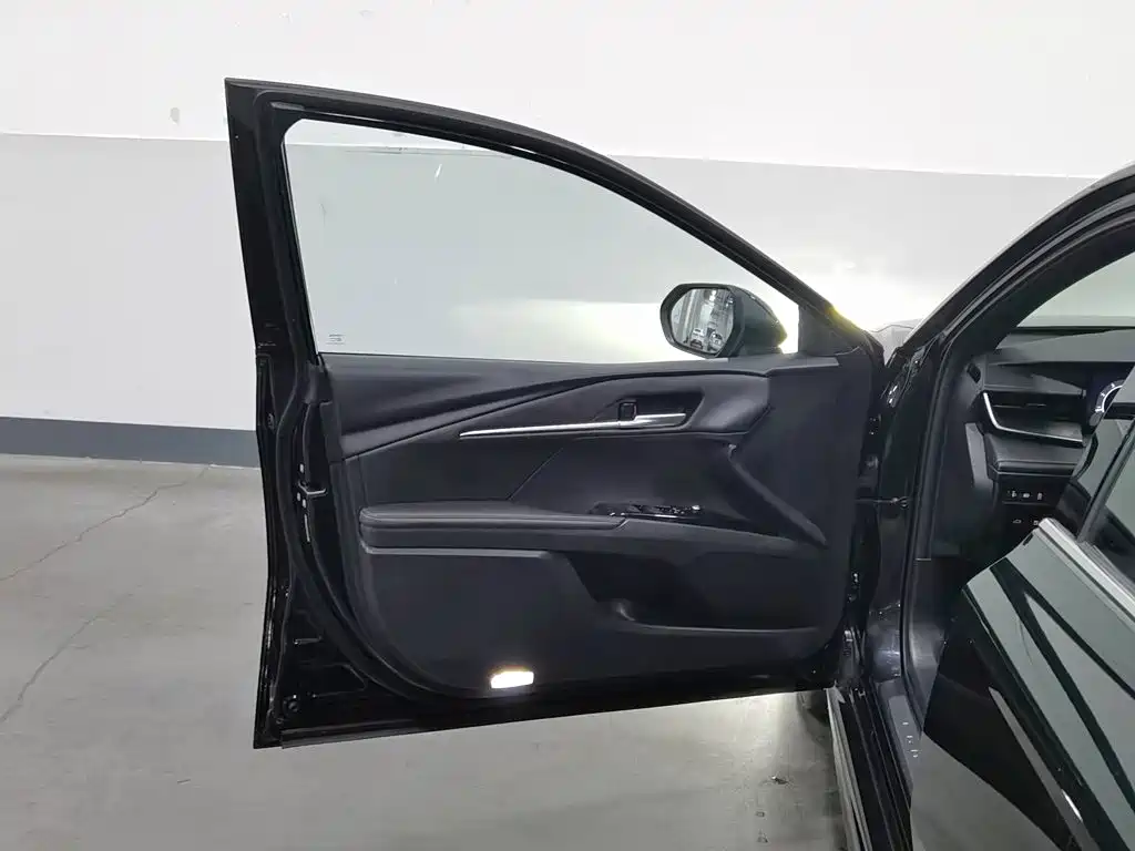 Photo 8 - Toyota Camry
