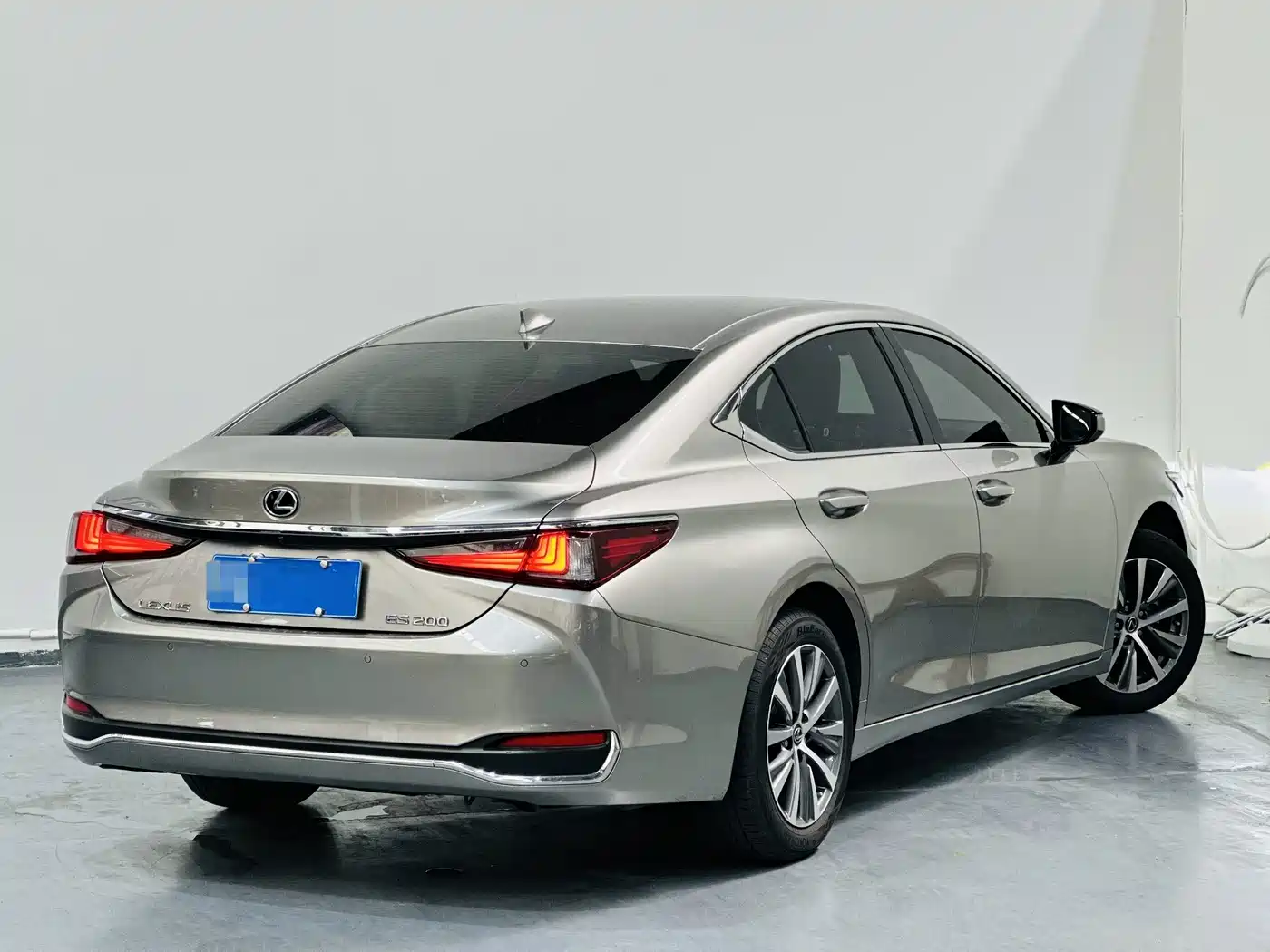 Фото 5 - Lexus ES