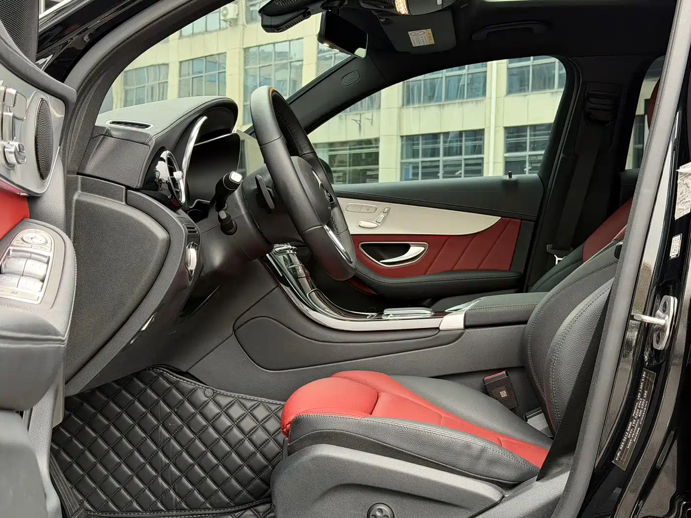 Mercedes-Benz GLC Coupe 2023 Model GLC 260 4MATIC Coupe SUV фото 7