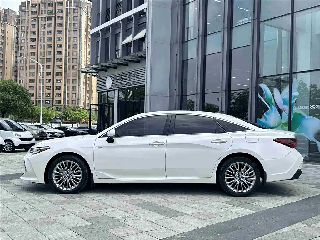 Toyota Avalon 2019 Hybrid 2.5L XLE Premium Edition China VI фото 3
