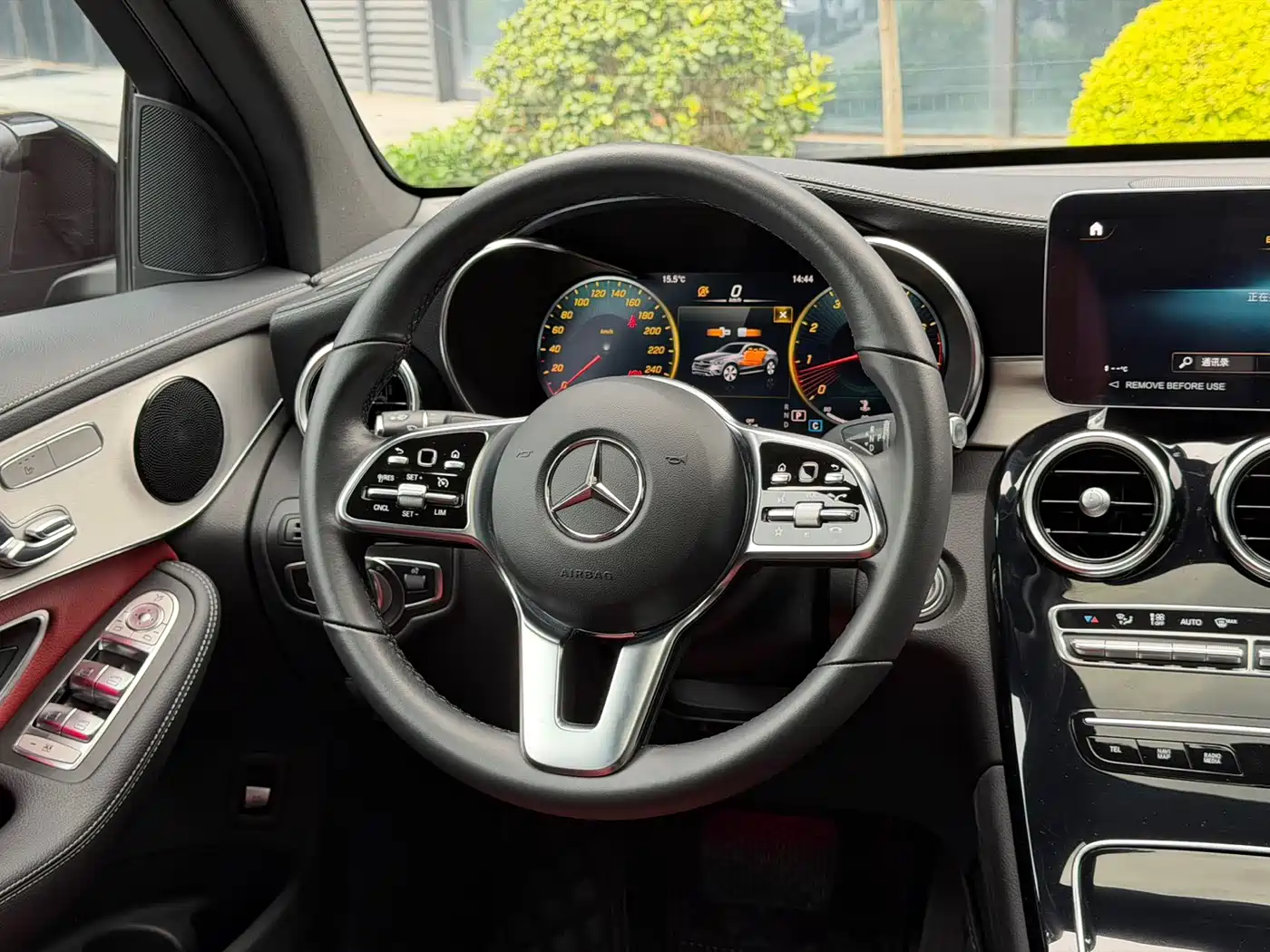 Mercedes-Benz GLC Coupe 2023 Model GLC 260 4MATIC Coupe SUV фото 10