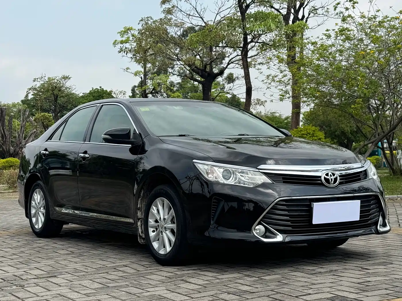 Toyota Camry 2016 2.0G 10th Anniversary Leading Edition фото 3