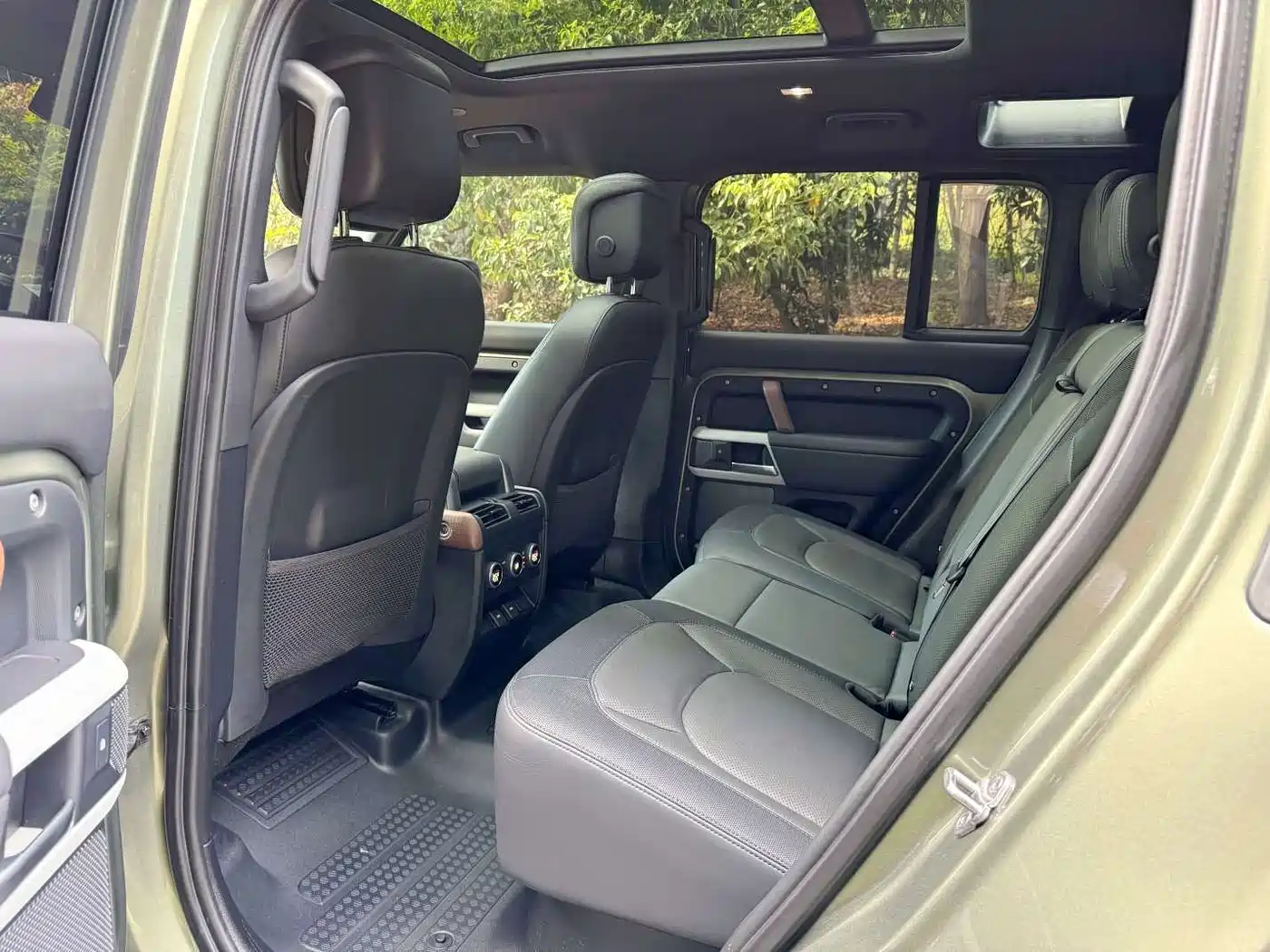 Land Rover Defender 2023 Facelift 90 2.0T P300 X-DYNAMIC HSE фото 10