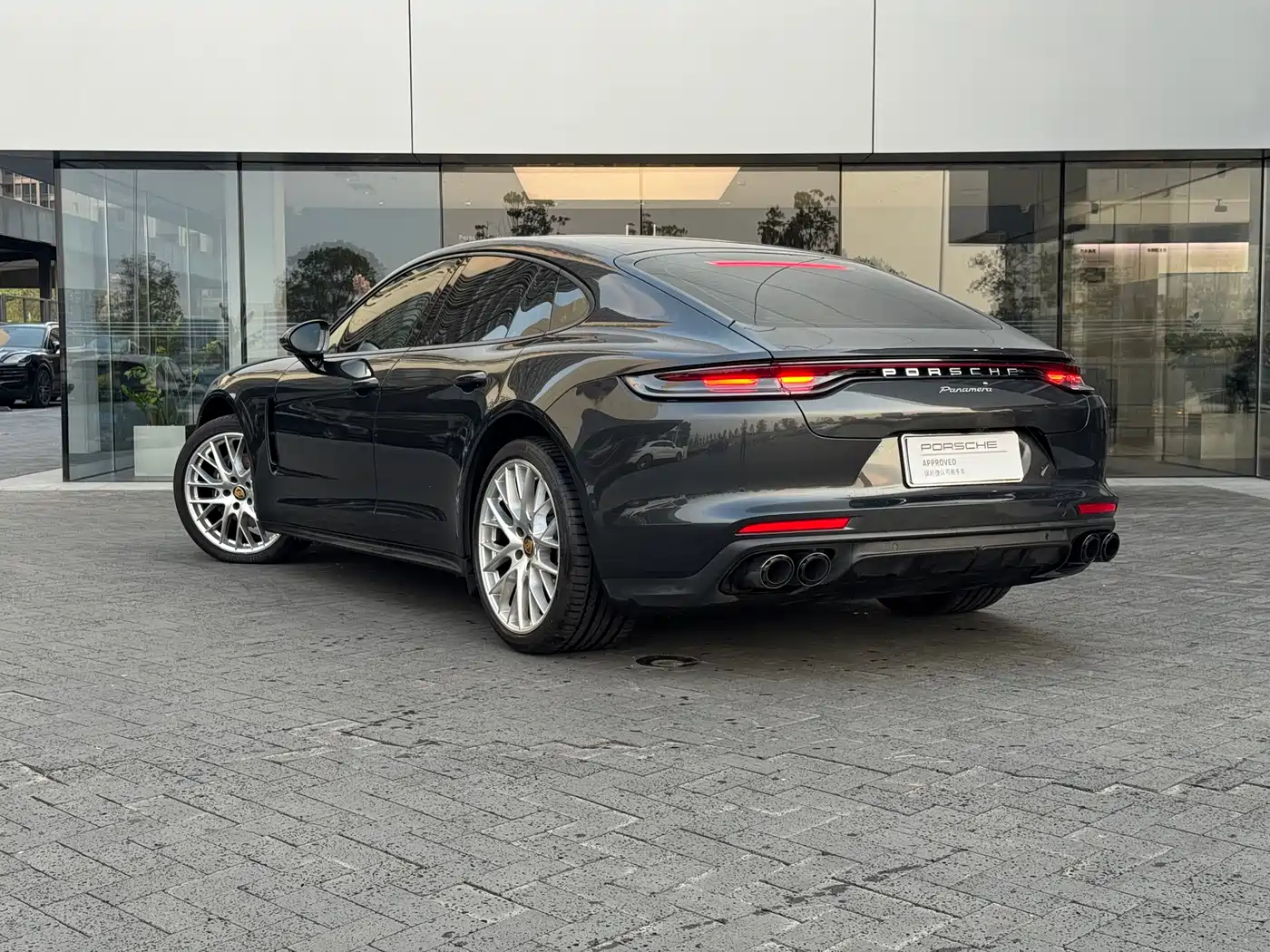 PORSCHE PANAMERA