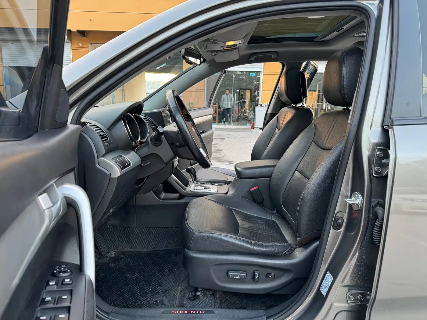 Kia Sorento 2012 2.4L Gasoline Luxury Edition фото 5