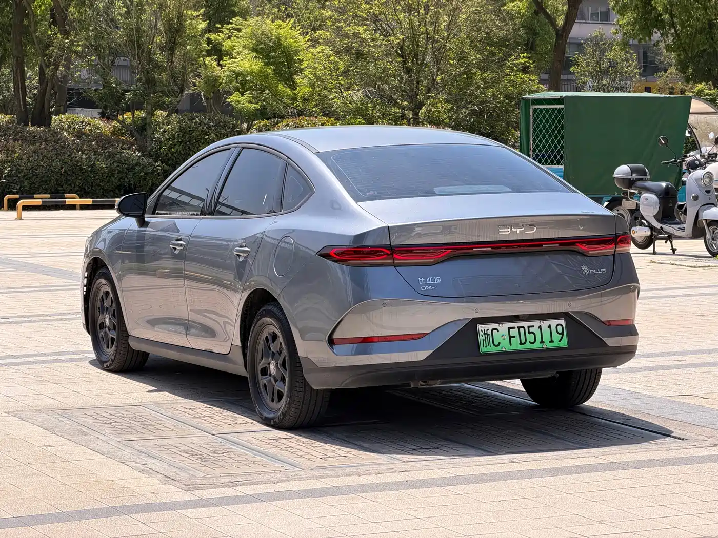 BYD Qin PLUS 2025 DM-i Smart Drive 55KM Leader фото 8