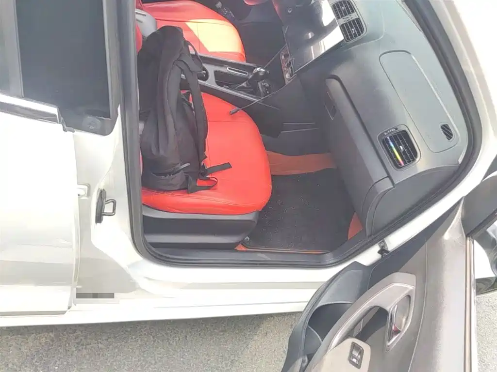Volkswagen Polo 2016 1.4L Automatic Trend фото 11