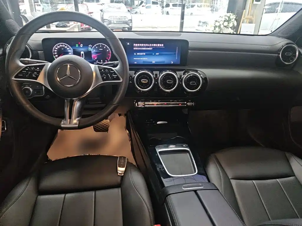صورة 10 - Mercedes-Benz A-Class