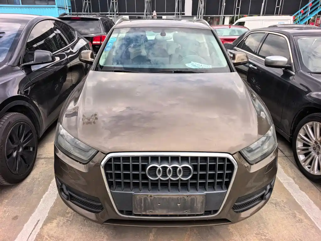 Photo 2 - Audi Q3