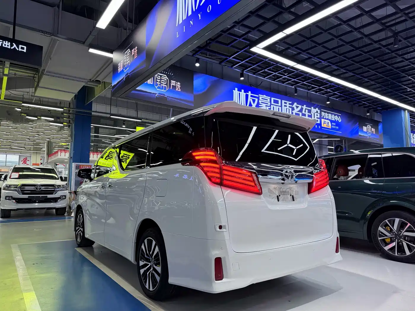 Toyota Alphard 2018 Facelift 3.5L Luxury Edition фото 4