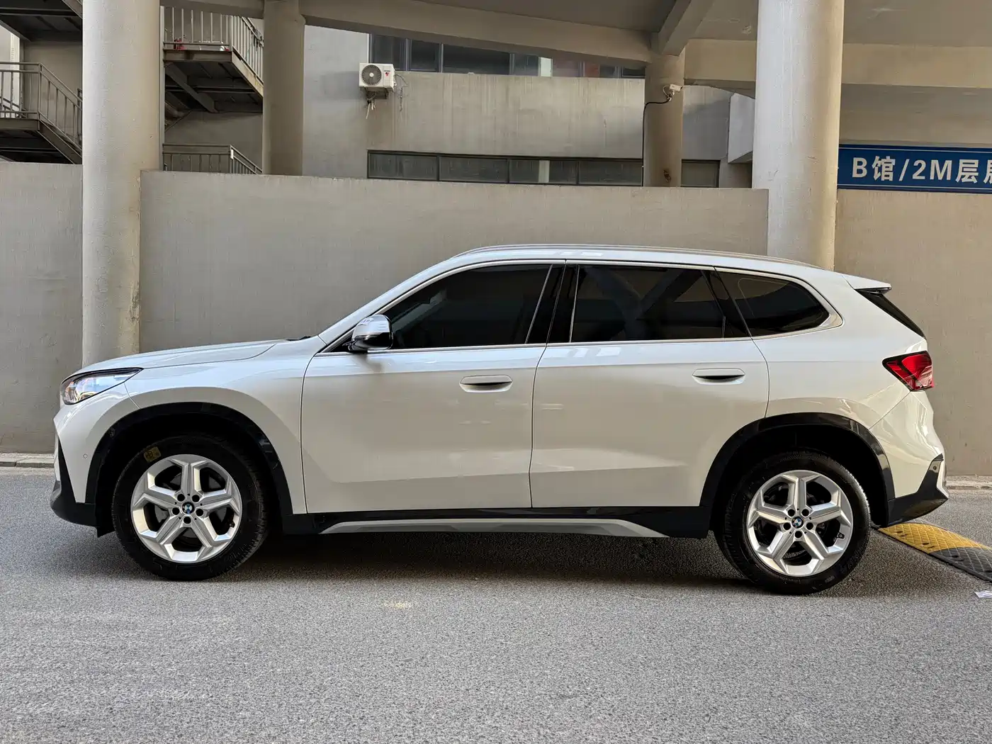 BMW X1 2023 sDrive20Li X Design Package фото 3