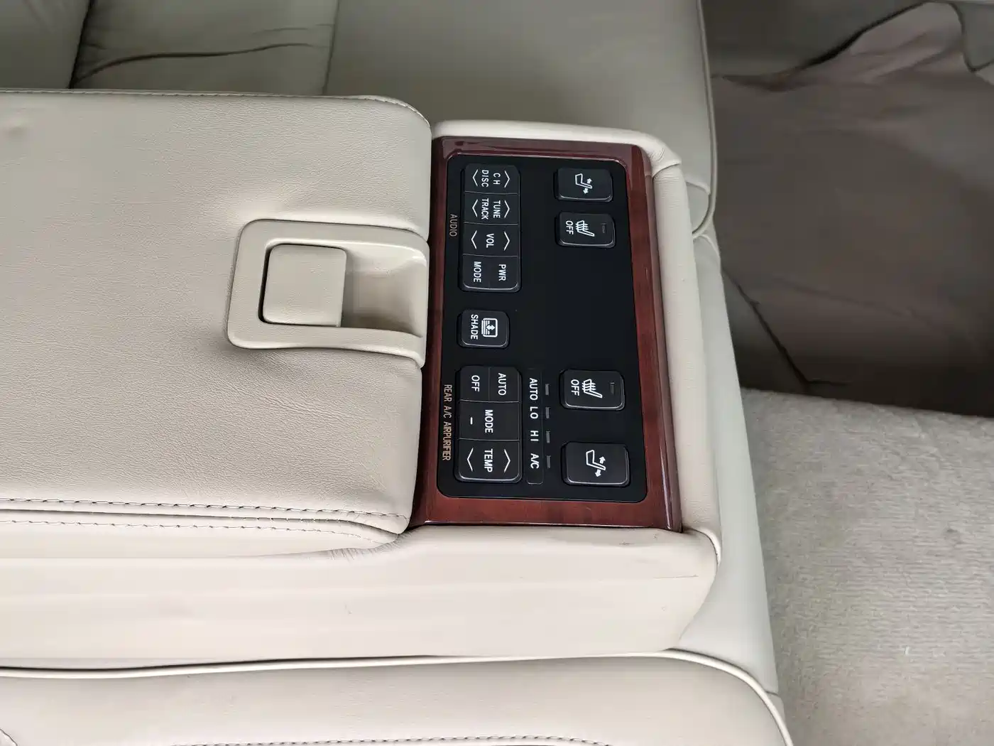 Hongqi Hongqi盛世 2007 HQ300 Government Edition фото 13