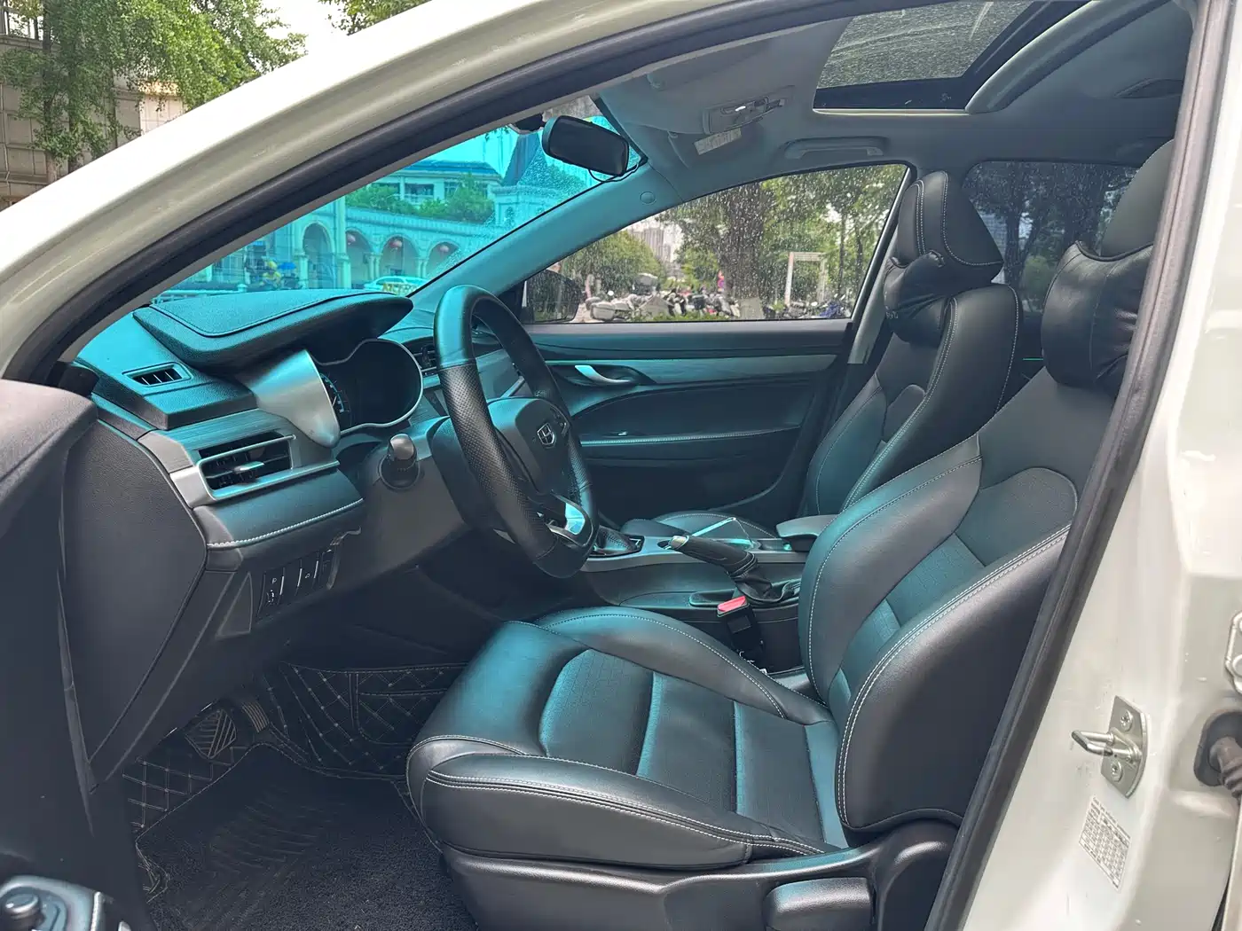 Photo 13 - Geely Emgrand