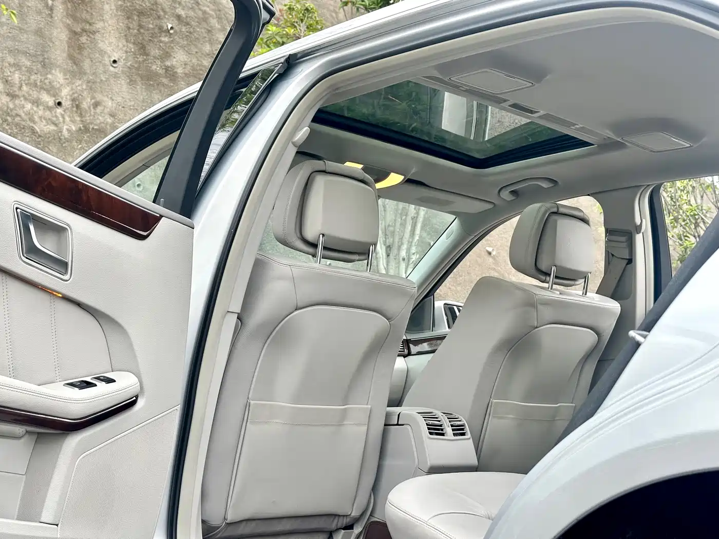 Mercedes-Benz E-Class 2012 E 300 L Elegance Model фото 29