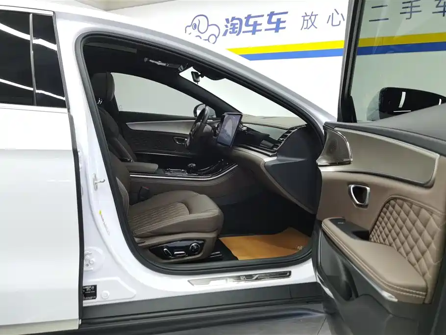 BYD Han 2022 DM-i 121KM Prestige фото 8
