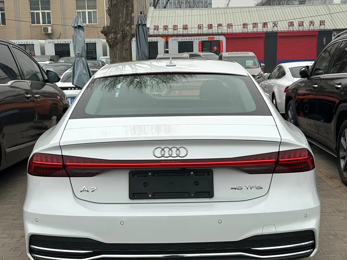 Audi A7 2025 Model 45 TFSI Premium Selection фото 5