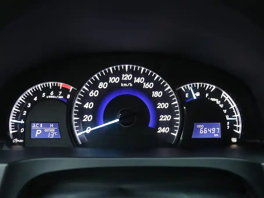 Toyota Camry 2016 2.0G 10th Anniversary Leading Edition фото 8