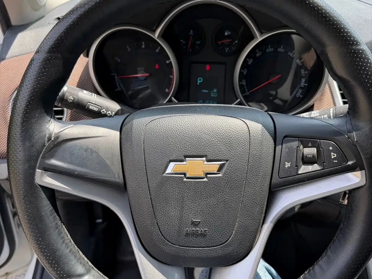 Chevrolet Cruze 2013 Hatchback 1.6L Automatic Luxury фото 10