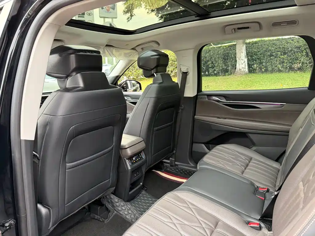 Фото 11 - Ford Edge