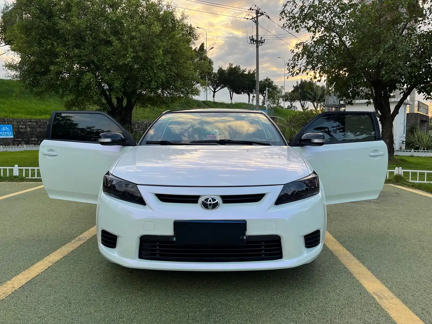 Toyota Zelos 2011 2.5L Luxury Edition фото 2