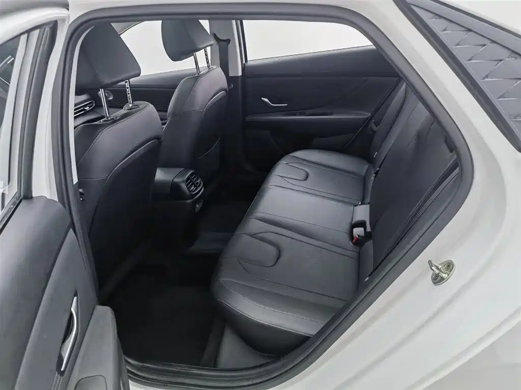 Hyundai Elantra 2023 1.5L CVT GLX Elite Edition фото 15