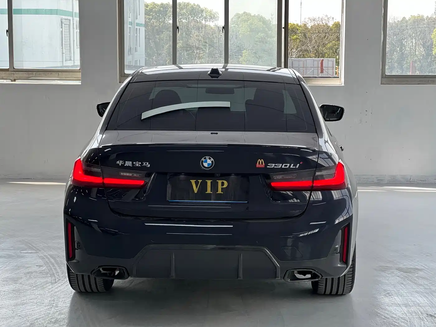 BMW 3 Series 2023 330Li M Sport Dark Night Package фото 7