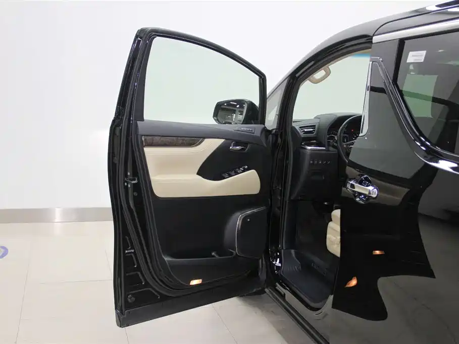 Toyota Alphard 2021 Hybrid 2.5L Premium фото 5
