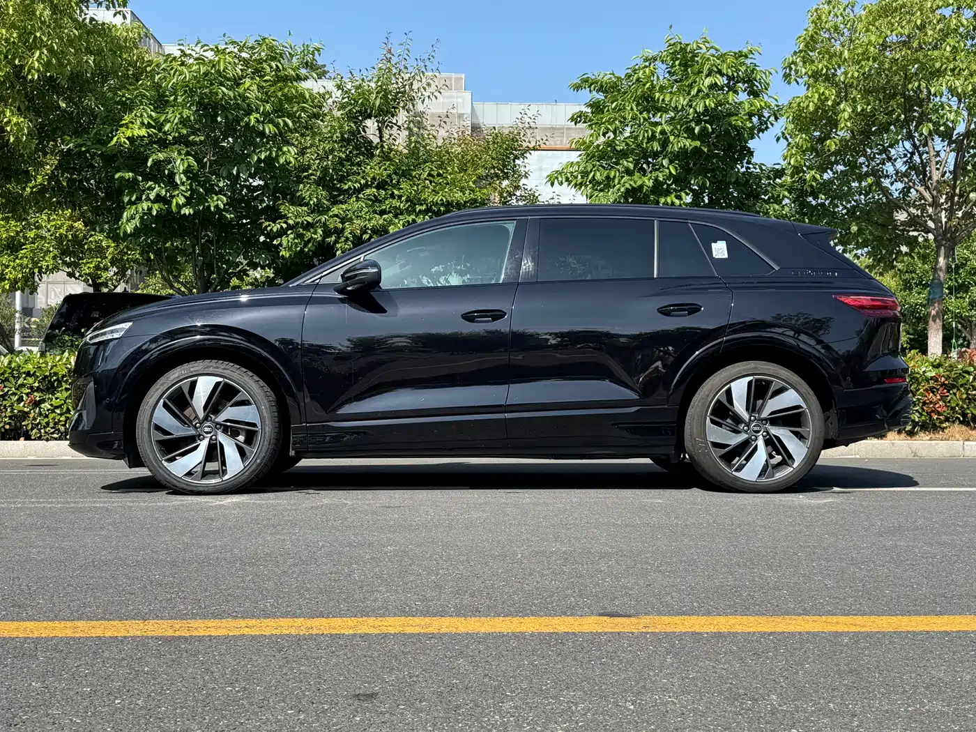 Audi Q5 e-tron 2022 50 e-tron quattro Glory Edition Mecha Suit Sun Chaser Version фото 7