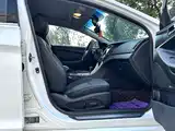 Photo 8 - Hyundai Sonata