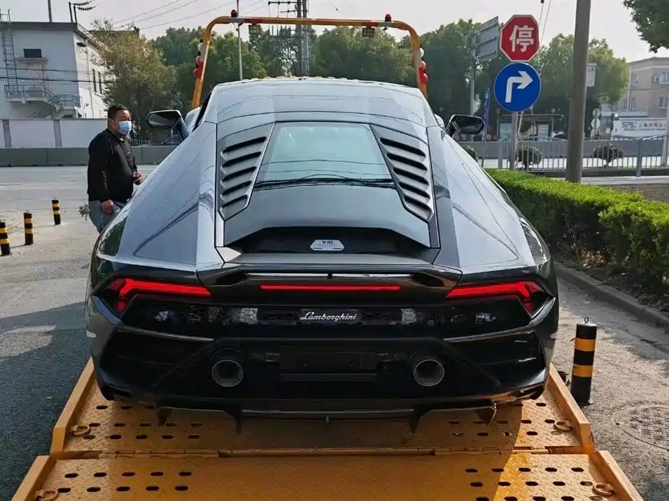 LAMBORGHINI HURACÁN
