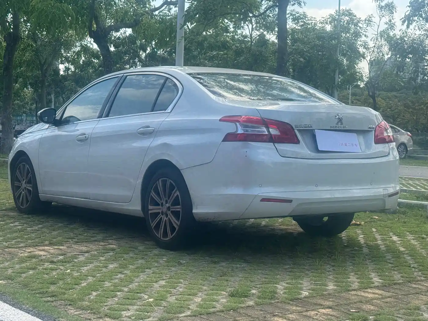 Peugeot 408 2014 1.8L Automatic Luxury Edition фото 8