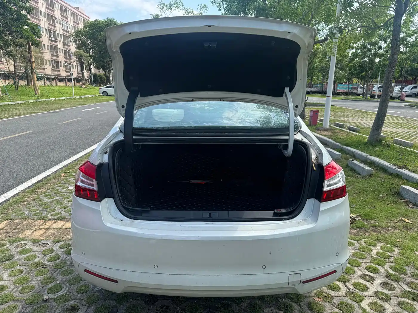 Peugeot 408 2014 1.8L Automatic Luxury Edition фото 18