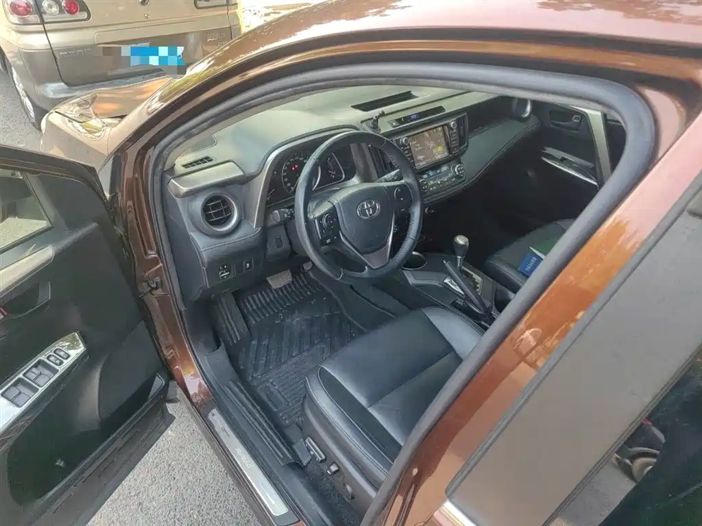 Toyota RAV4 Rongfang 2015 2.5L Automatic 4WD Elite Edition фото 14