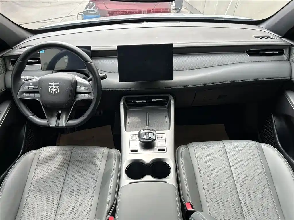 BYD Qin PLUS 2025 DM-i Smart Drive 55KM Leader фото 9