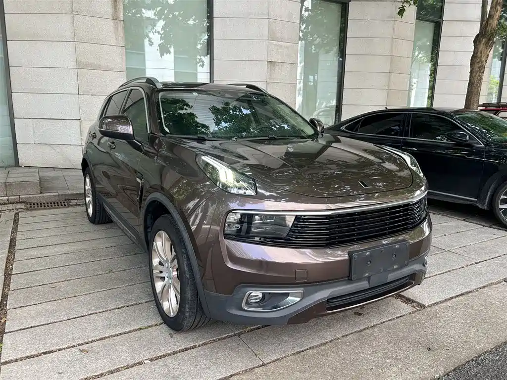 Lynk & Co 01 2018 2.0T 2WD Type+ Edition фото 7