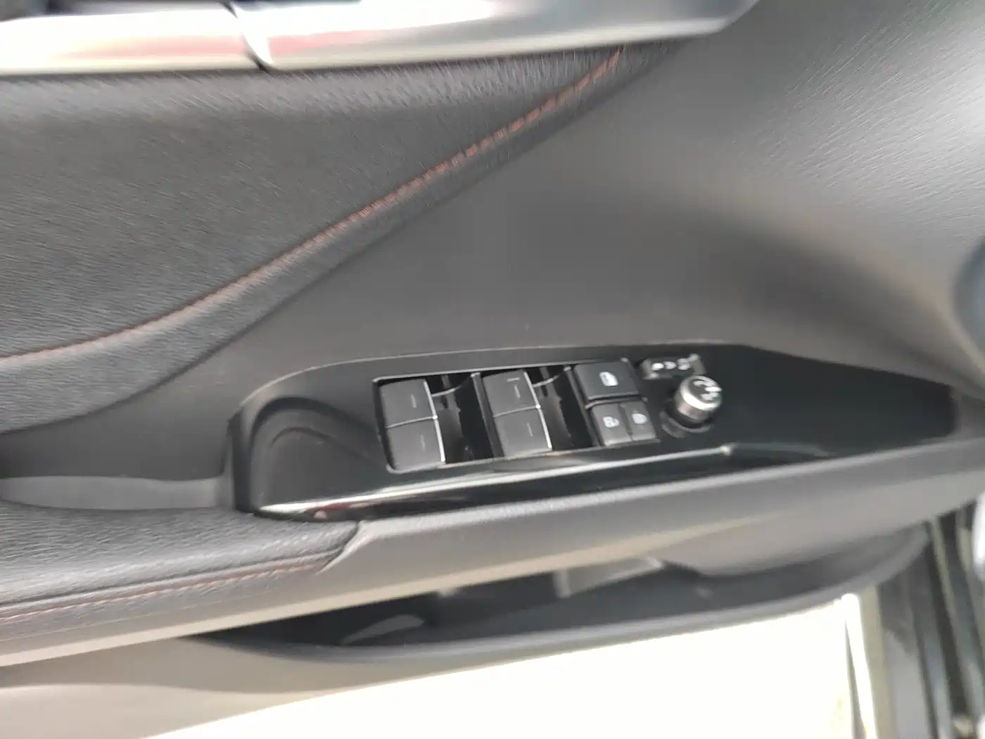 Toyota Camry 2023 2.0G Luxury Edition фото 8